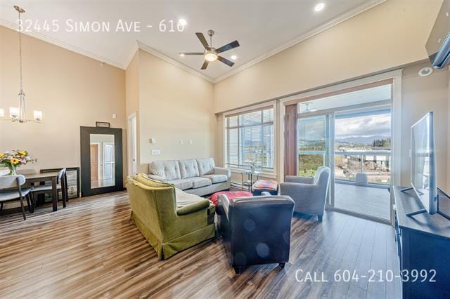 Photo du bâtiment - Spacious Top-Floor Unit with Solarium