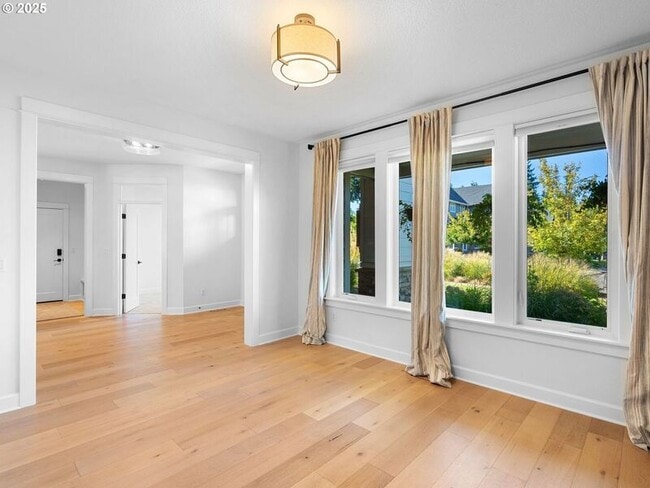 Building Photo - 9010 SW Inez St