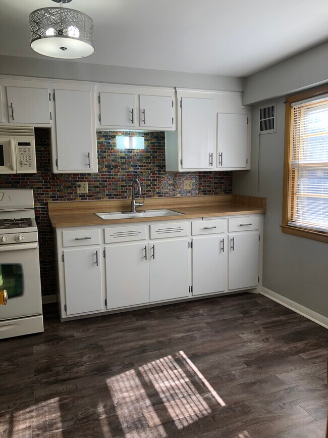 Kitchen - 2952 S 38th St