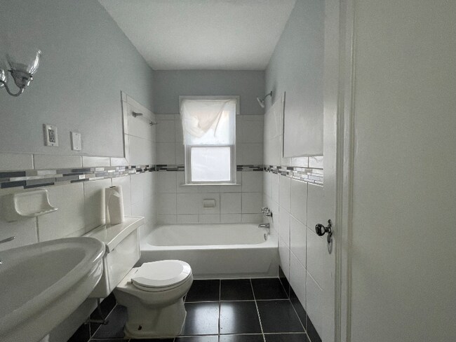 Foto del edificio - 17125 Greenlawn St