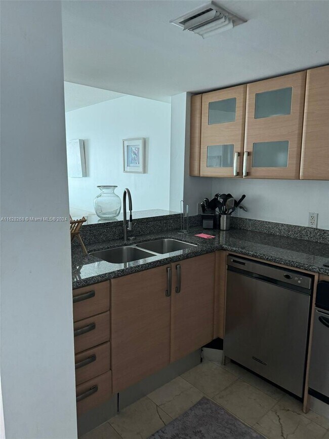 Building Photo - 2101 Brickell Ave