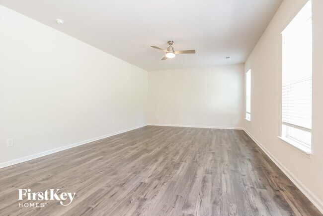 Building Photo - 402 Stonefence Dr