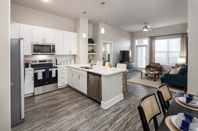 Foto del edificio - Abberly Royal Creek Apartment Homes