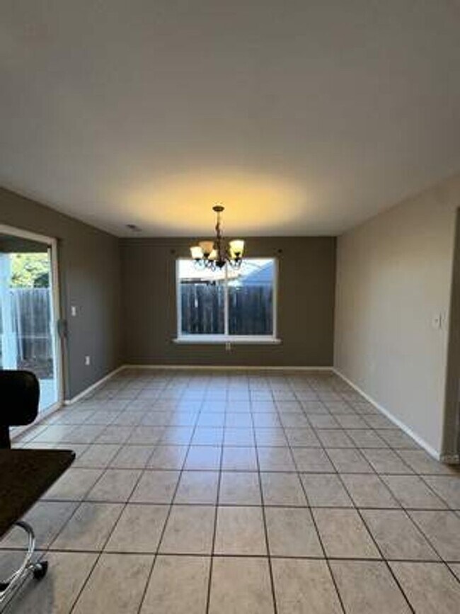 Foto del edificio - Coming Soon! 3 Bed 3 Bath located in Medford