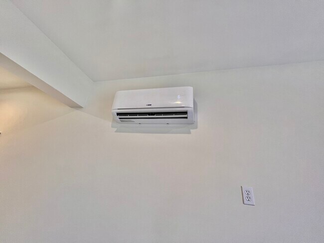 Building Photo - 129 Palisade St