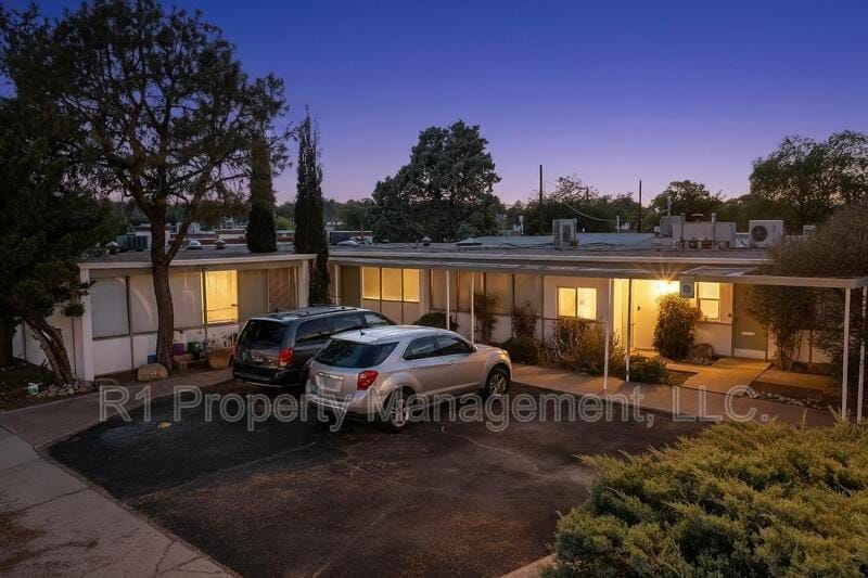 Primary Photo - 301 Graceland Dr SE