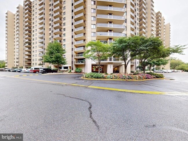 Photo - 307 Yoakum Pkwy Apartment