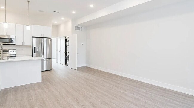 Building Photo - 2106 N Reese St