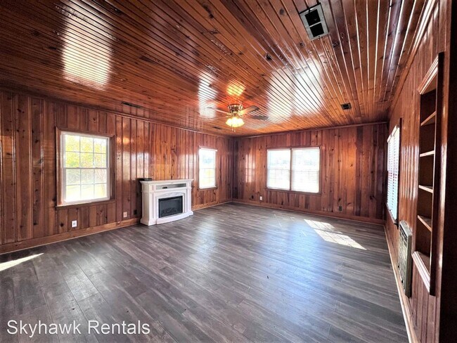 Building Photo - 3 br, 2 bath House - 223 Broad St