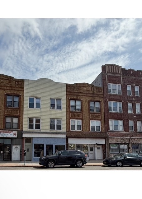 Building Photo - 872 Broadway