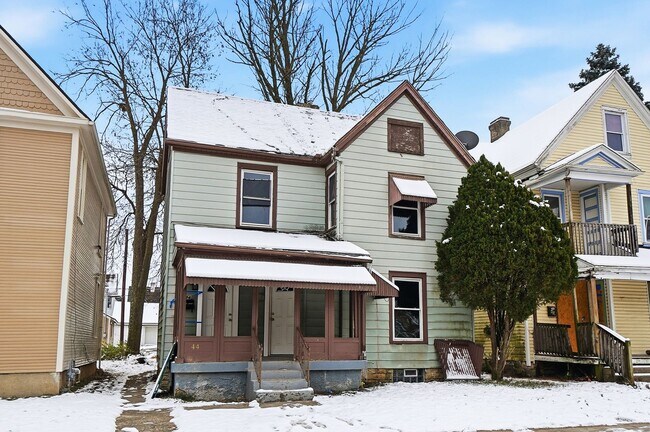 Foto del edificio - 44 5 Oaks Ave