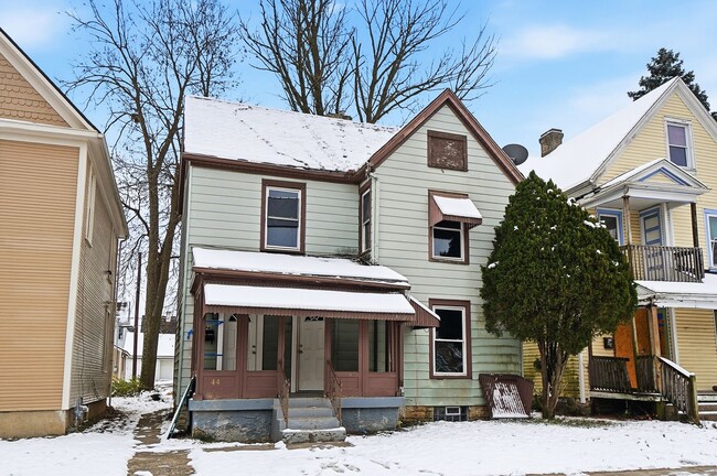 Building Photo - Four Bedroom House In Dayton!