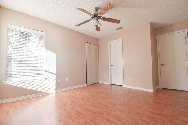 Foto del edificio - 2513 Grassy Point Dr