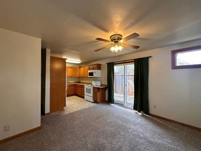 Foto del edificio - 24966 Dunham Rd