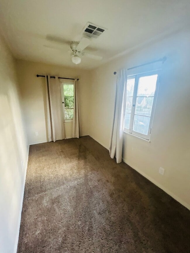 Foto del edificio - 6332 Brockton Ave