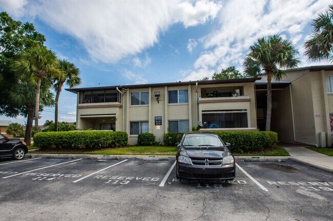 Foto del edificio - 6130 Curry Ford Rd