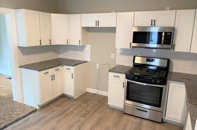 Building Photo - 3164 Mozart Ave