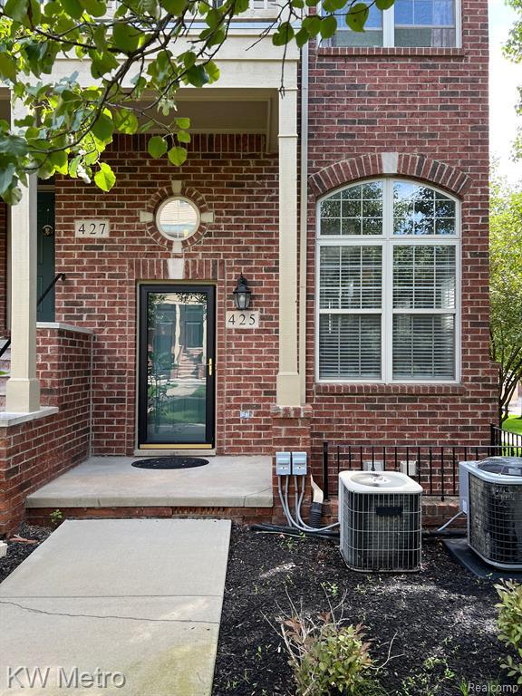 425 Old Pine Way, Walled Lake, MI 48390 Condo for Rent in Walled Lake