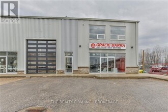 Building Photo - 1712 Hyde Park Rd