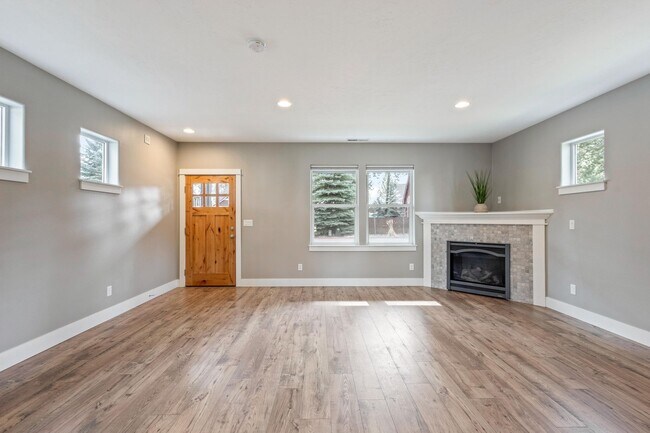 Building Photo - 952 E Timber Pine Dr