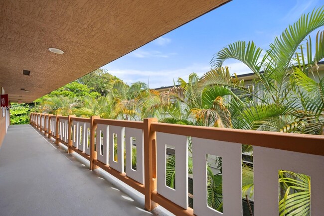 Building Photo - 608 SW 16th Ave