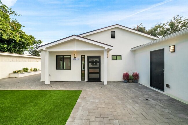 Foto del edificio - 17240 Archwood St