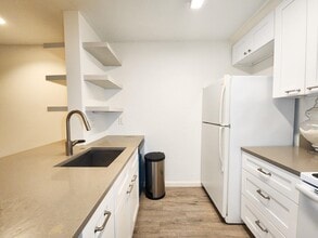 Building Photo - 3900 Woodchase Dr