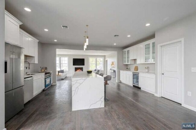 Foto del edificio - 320 Ridge Rd