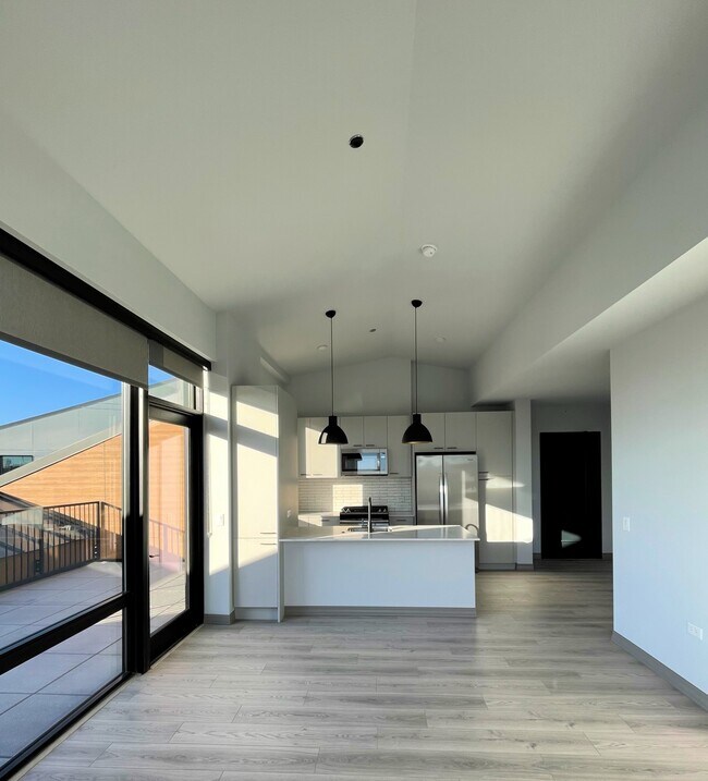 Building Photo - 2211 N Elston Ave