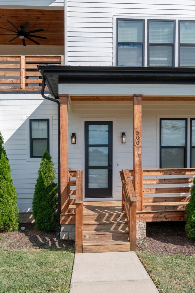 Building Photo - Modern 4-Bedroom Home with Stylish Finishe...