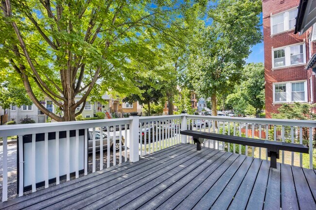 Foto del edificio - 2705 N Marshfield Ave