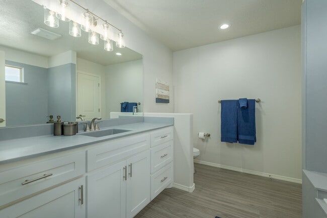Interior Photo - Horizon Village