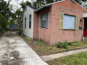 Building Photo - 2046 W 17th St