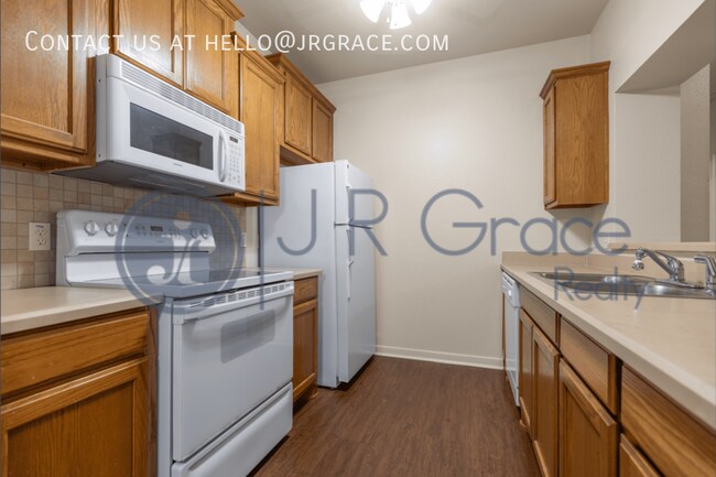 Building Photo - 2108 Breezy Dr