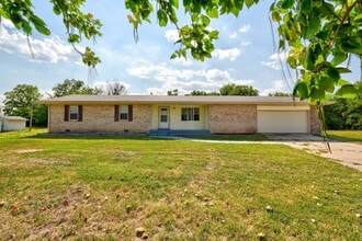 Building Photo - 3703 Youngs Dr