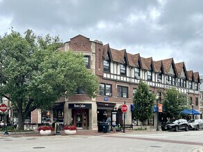 Building Photo - 814 Elm St