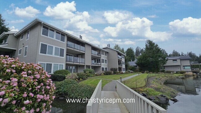 Foto del edificio - 395 101st Ave SE