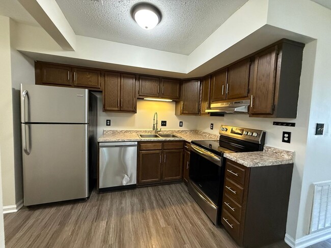 Building Photo - 432 Myrtlewood Cir
