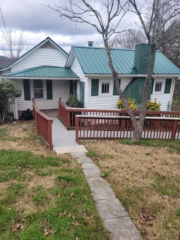 411 E I St, Elizabethton, TN 37643 House Rental in Elizabethton, TN
