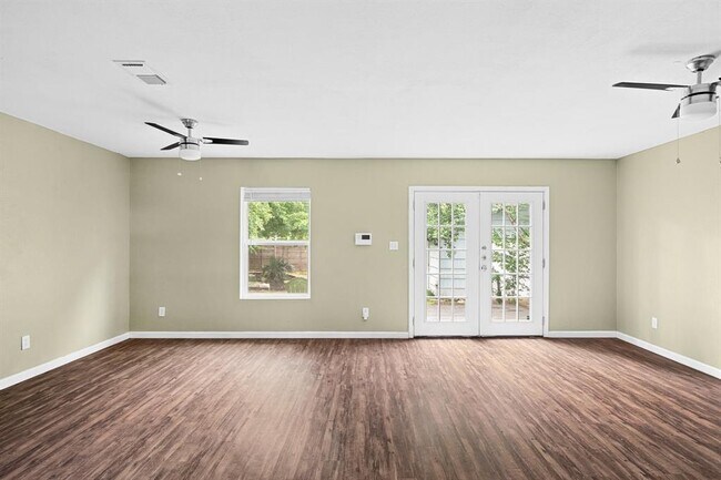 Foto del edificio - 1422 Yorkshire Dr