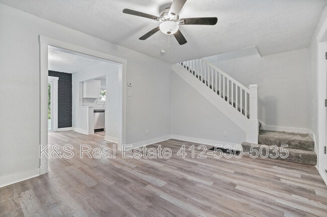 Building Photo - 2242 Manor Ave