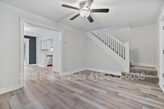 Foto del edificio - 2242 Manor Ave