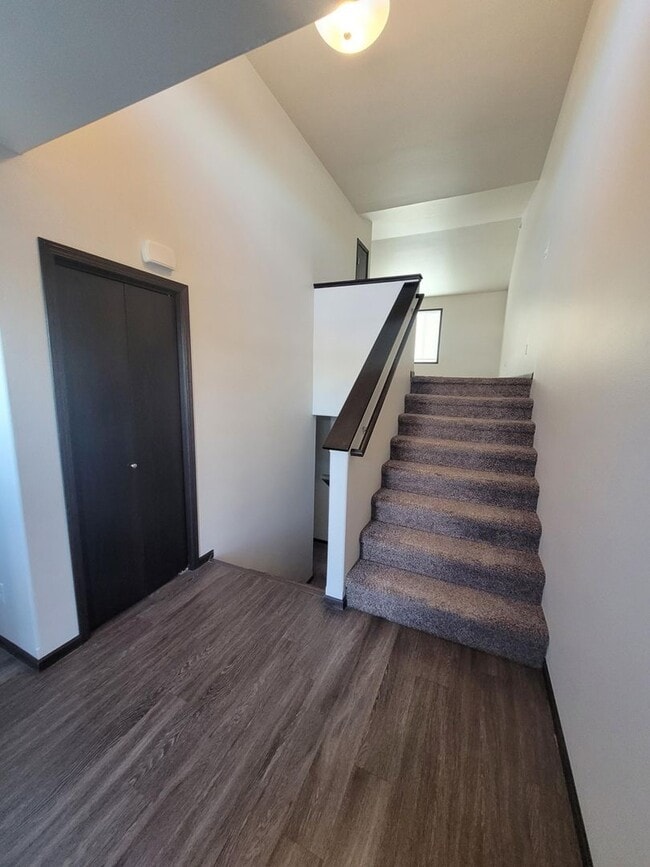 Building Photo - 3 Bed 2 Bath Twin Home
