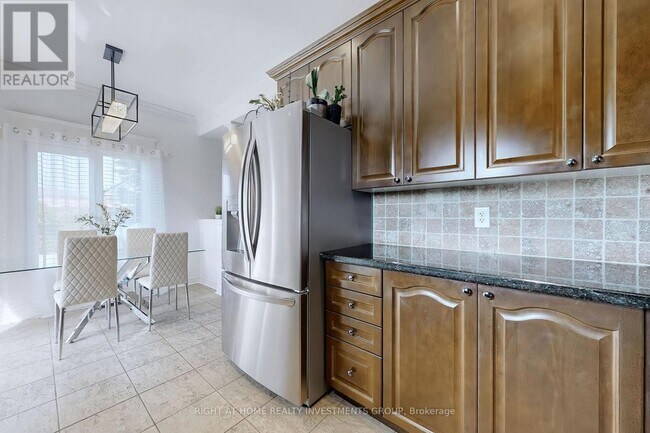 Building Photo - 194 Tom Taylor Crescent