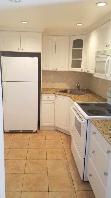 Kitchen - 2201 Brickell Ave