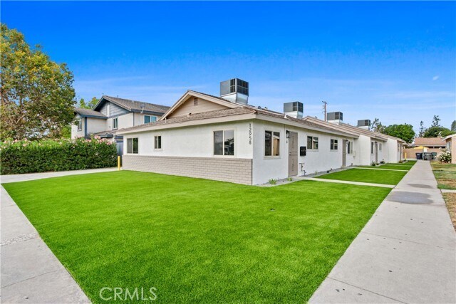 Foto del edificio - 12958 Yorba Ave