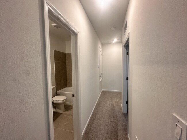 Foto del edificio - 2423 Bevel Ln