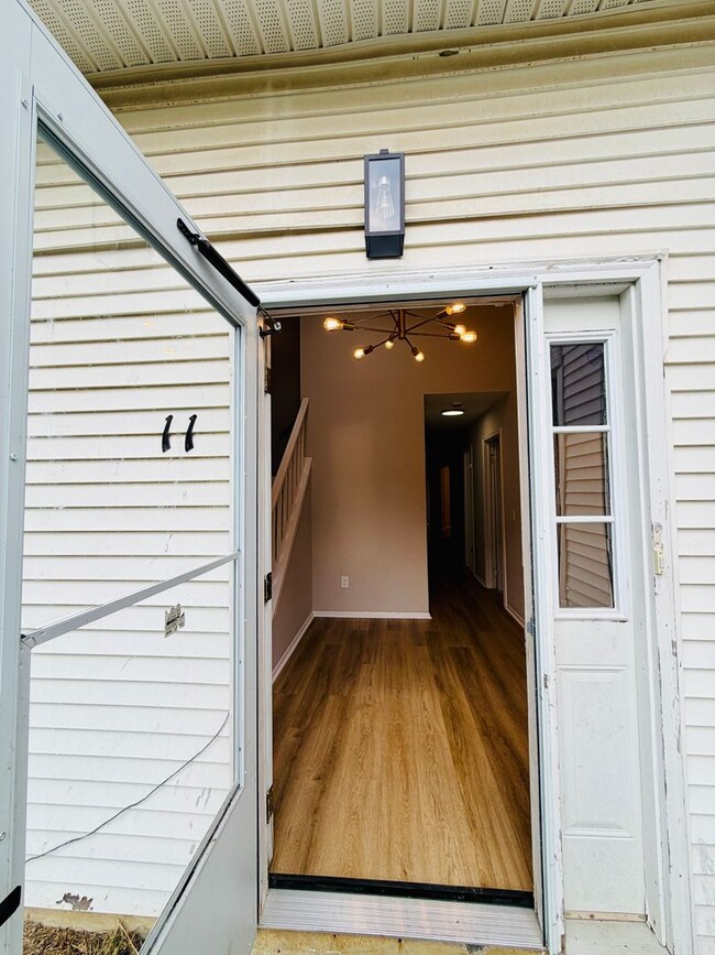 Building Photo - 11 Saffron Dr