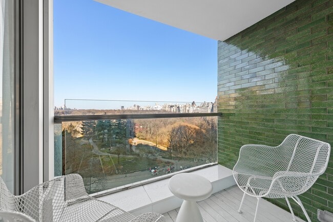 Building Photo - 116 Central Park S