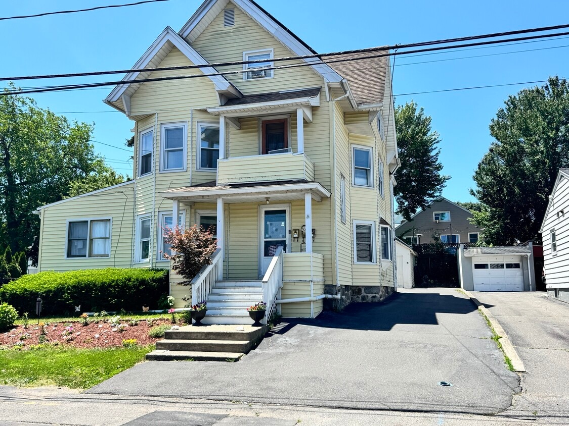 Primary Photo - 114 Russell St